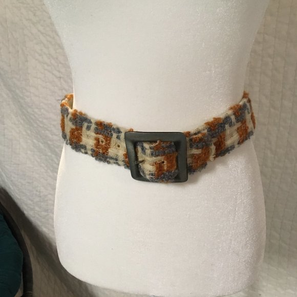 Boucle-knit style belt. - Picture 2 of 2